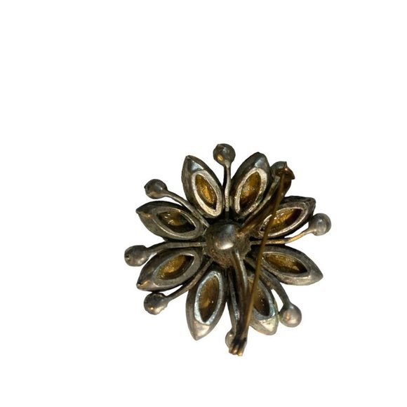 Vintage Gray Faceted Glass and Silvertone Floral Brooch 2" Diameter Pin - Picture 6 of 6